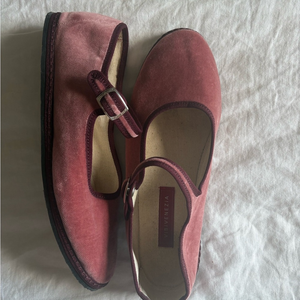 Vibi Venezia Mary Jane Flats